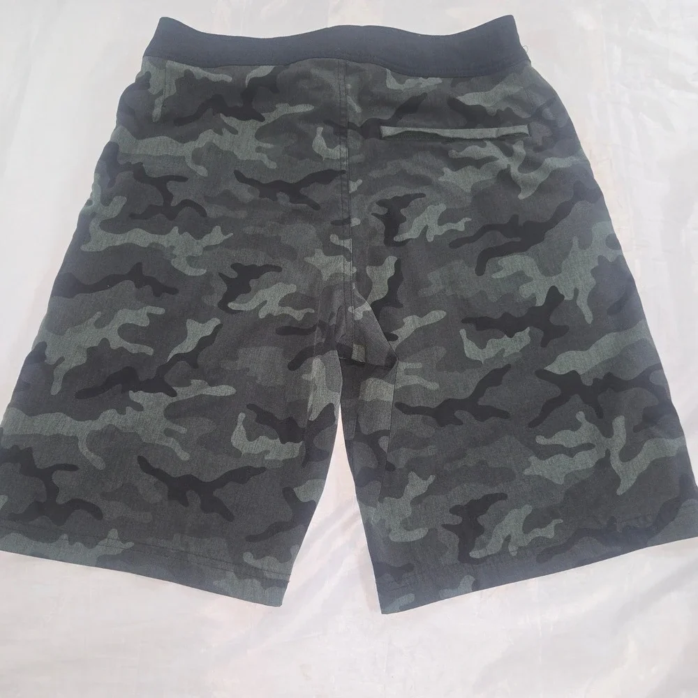 Affliction Live Fast Mens Camo Board Shorts Green Black Size 31 Zipper Pocket